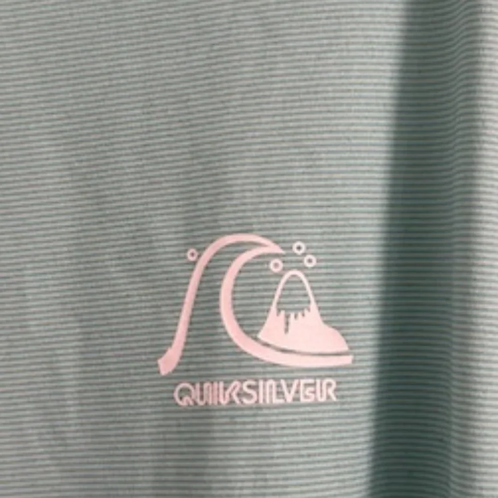 Quicksilver rashguard with hoodie Size XL - Picture 4 of 5